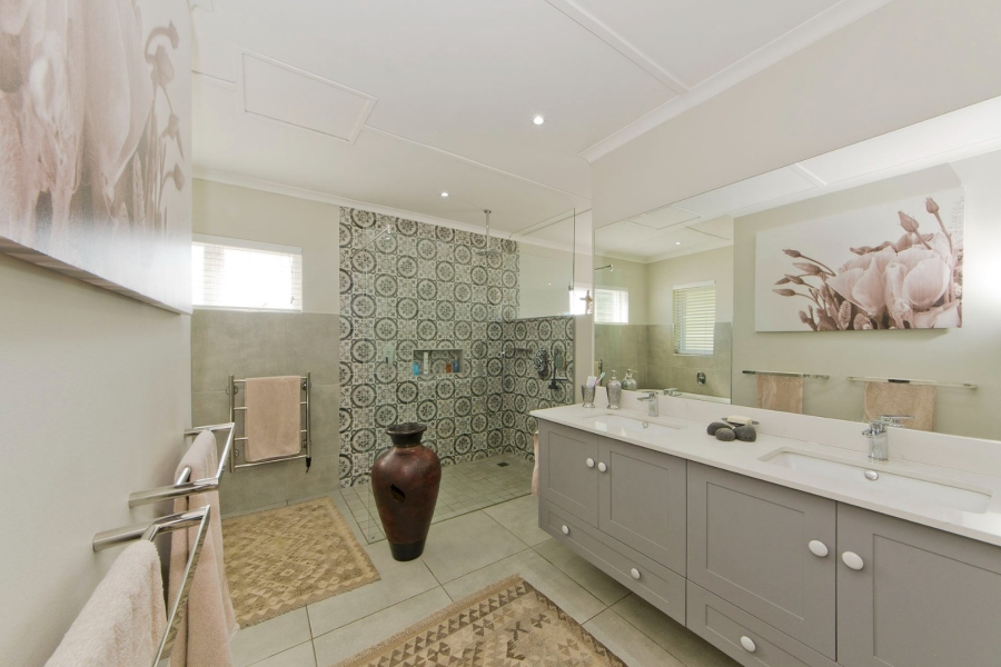 4 Bedroom Property for Sale in Heuwelkruin Western Cape